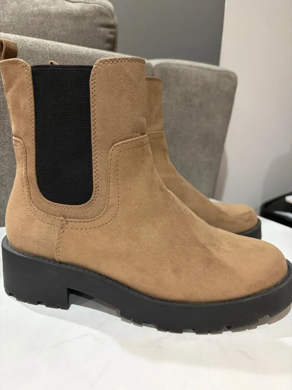 Old Navy Women's Tan Chelsea Lug-Sole Boots - Picture 2 of 5